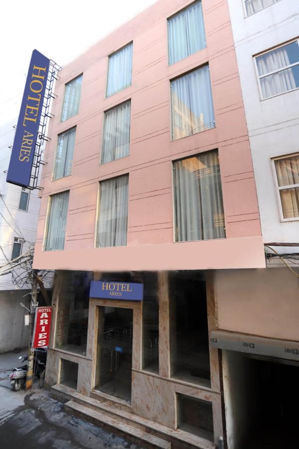 Hotel Aries New Delhi Exterior photo