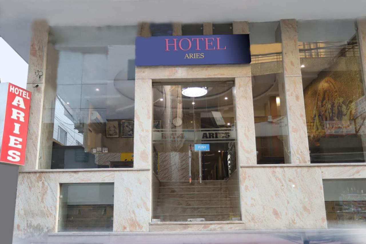 Hotel Aries New Delhi Exterior photo