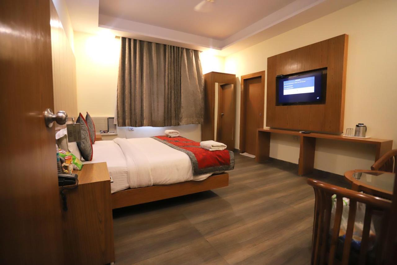 Hotel Aries New Delhi Exterior photo